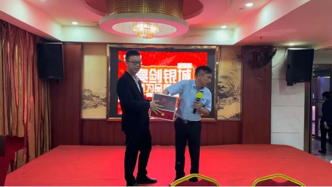 20230415105561546154 ONE游戏官网-皇马巴塞赞助商